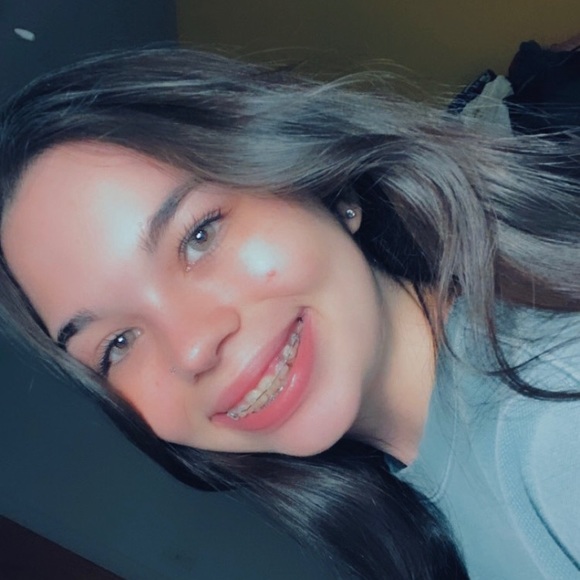 Meet your Posher, Alyssa - Picture 1 of 1